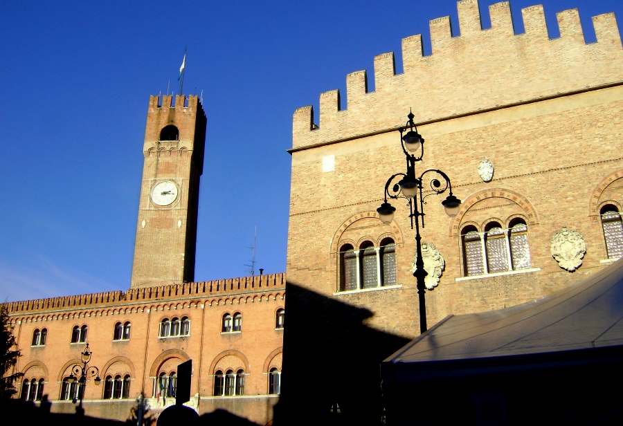 Miniatura per l'articolo intitolato:Il centro di Treviso si rianima, musei aperti e mercatini dell’antiquariato le carte vincenti
